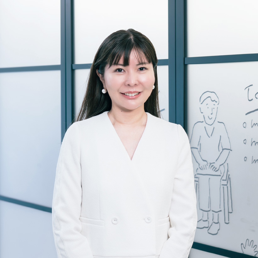 代表取締役社長　土居亜由美